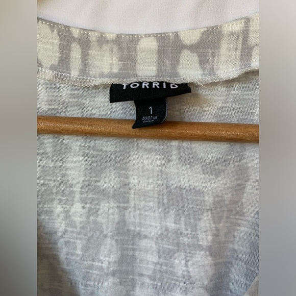 Torrid tie front top - Picture 4 of 8